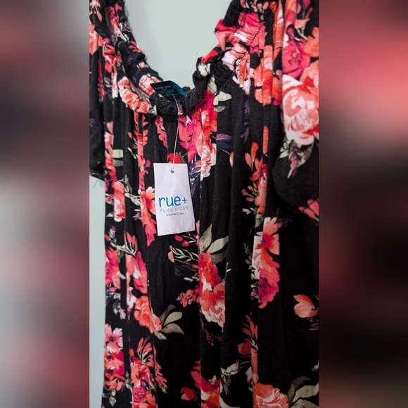 NWT Rue + Plus Ladies 1X top *O1 - Picture 2 of 3